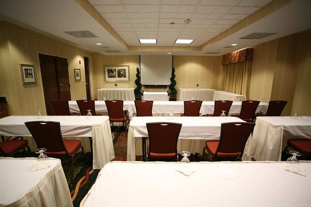 Hilton Garden Inn Elkhart Ngoại thất bức ảnh