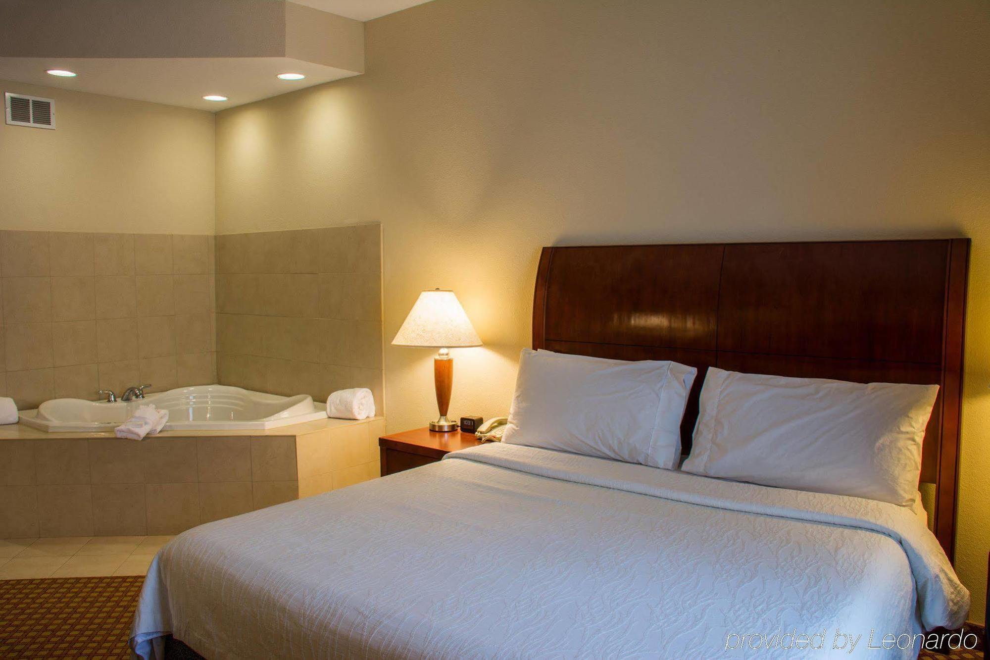 Hilton Garden Inn Elkhart Ngoại thất bức ảnh